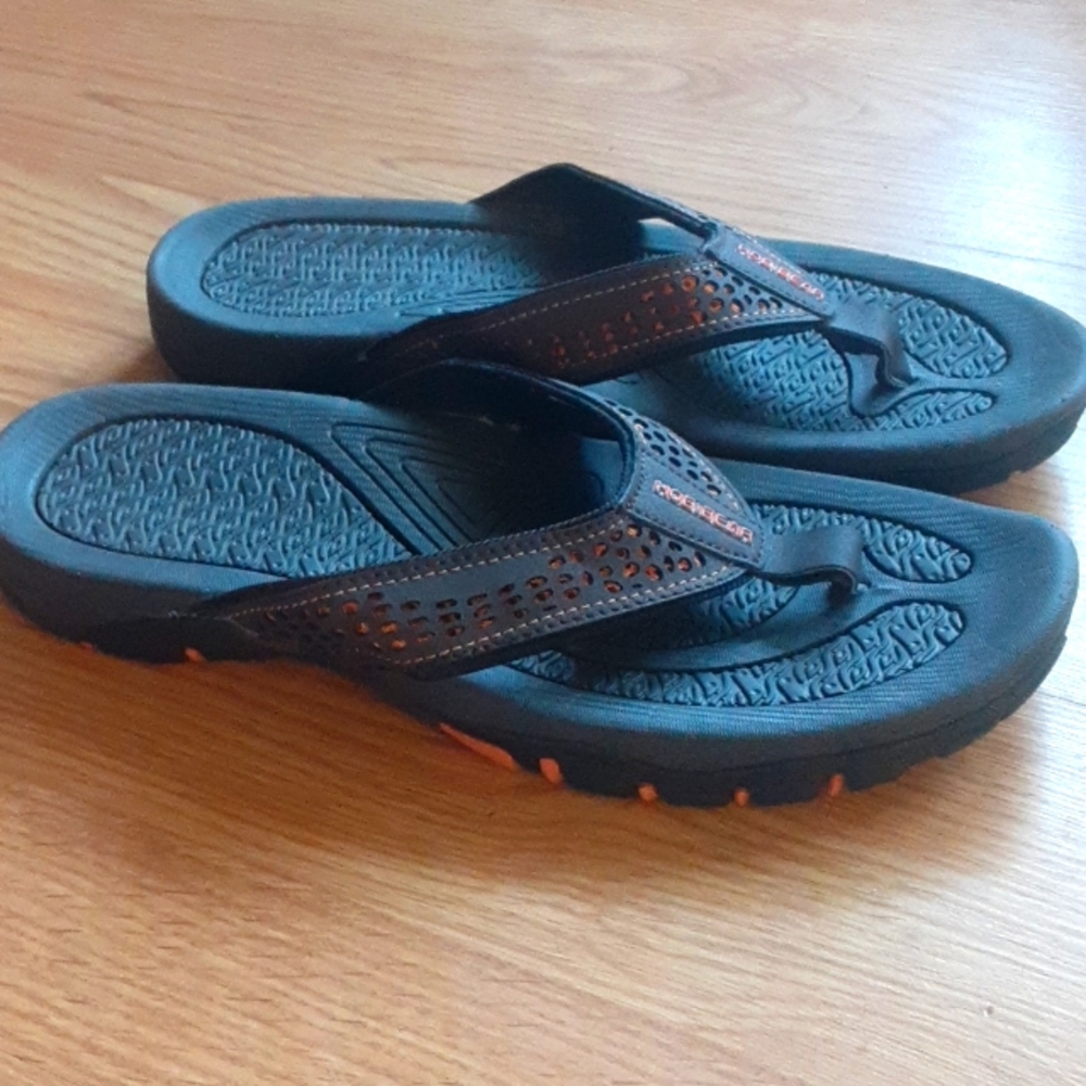 mens sandals NWOT   size 9 1/2 M